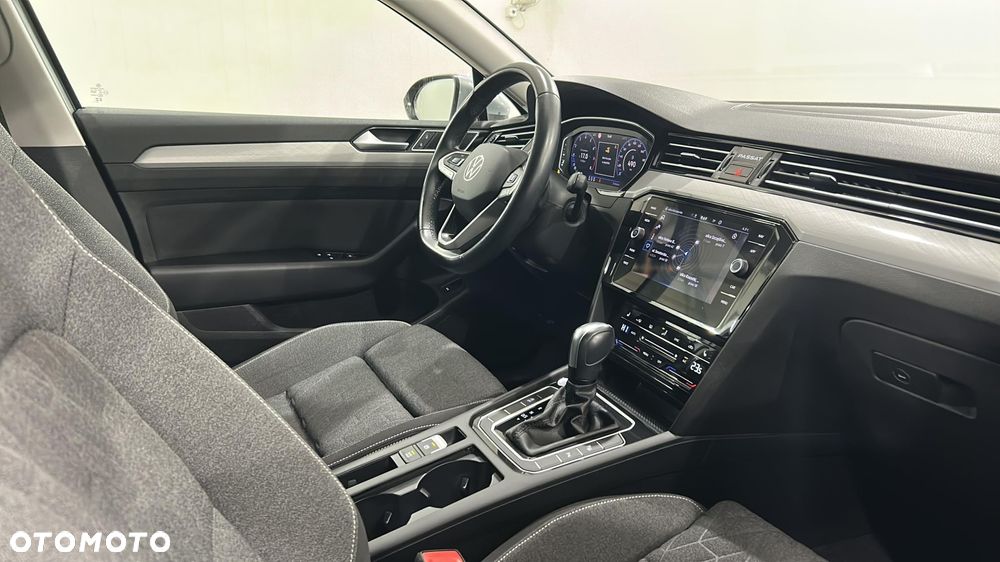 Volkswagen Passat - 15