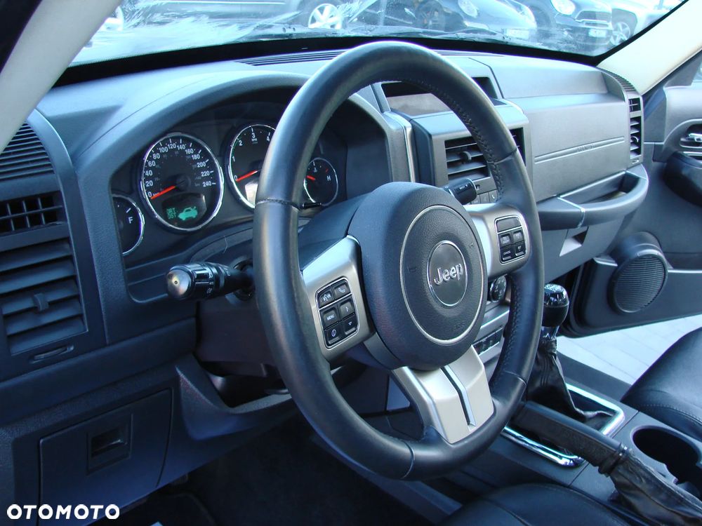 Jeep Cherokee - 25