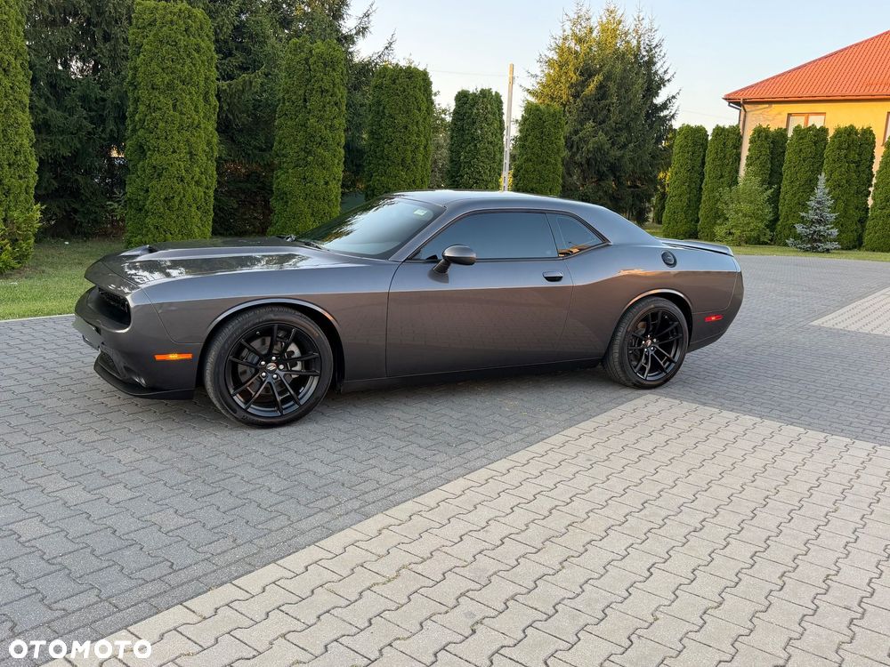 Dodge Challenger - 2