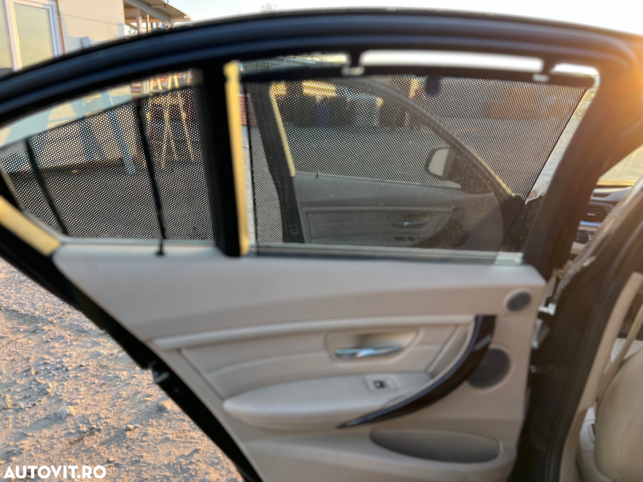 BMW Seria 3 320d Aut. Luxury Line - 29
