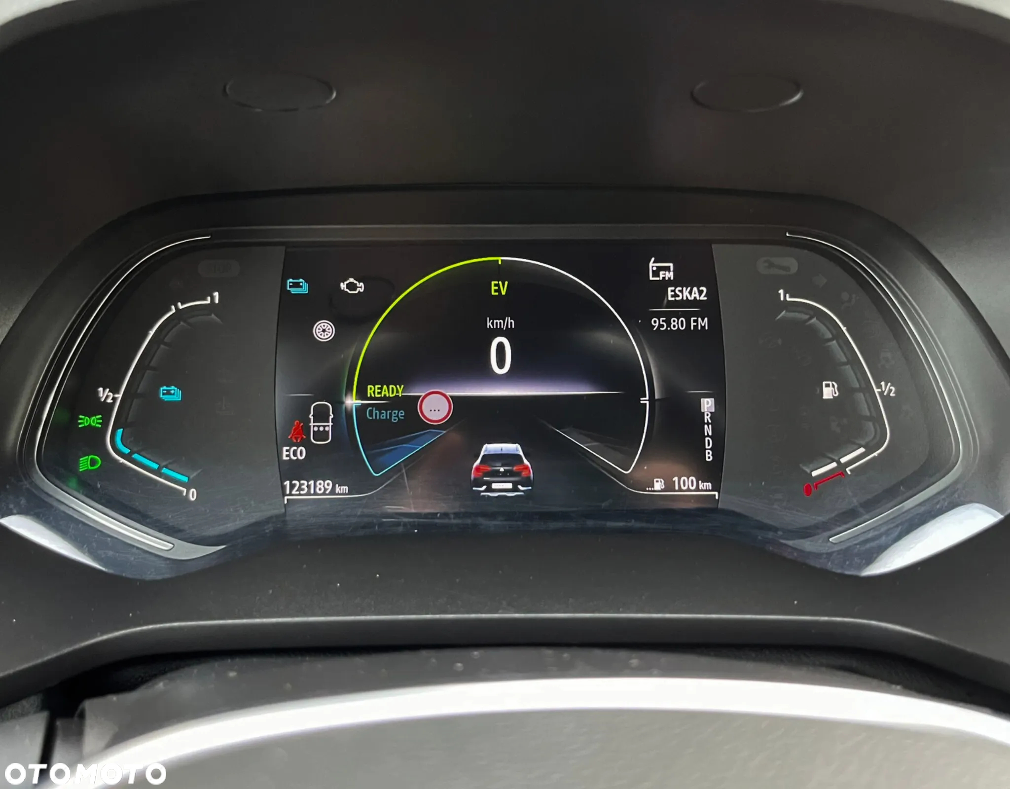 Renault Captur 1.6 E-TECH Full Hybrid 145 Techno - 25