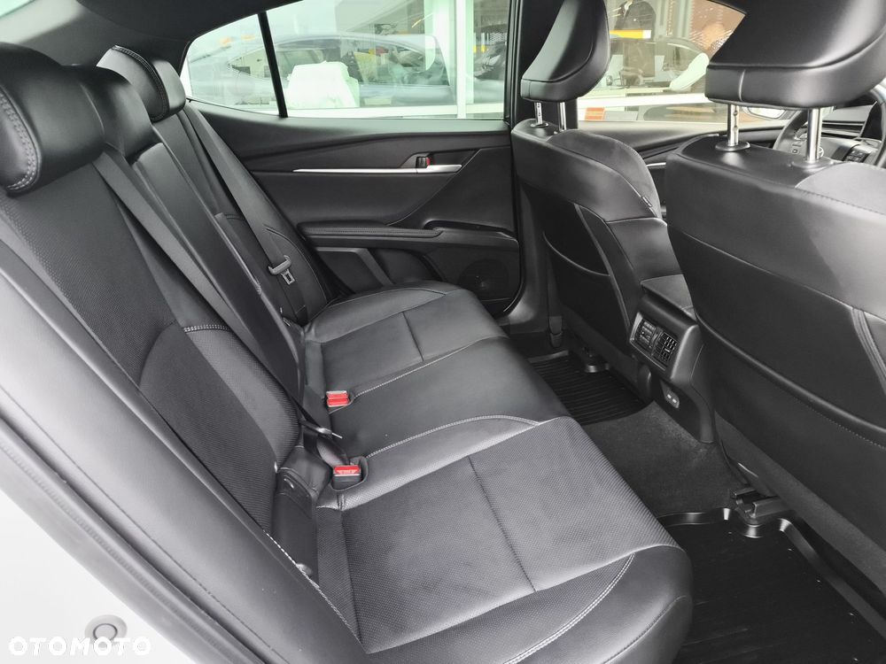 Toyota Camry - 10