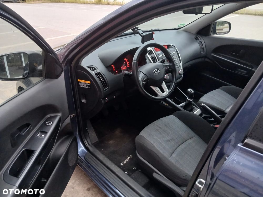 Kia Ceed 1.4 CVVT SW Vision - 12