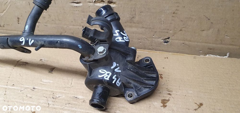 Przewód wąż wody obudowa termostatu Audi A4 B6 06B121111F 06B121065AB - 4