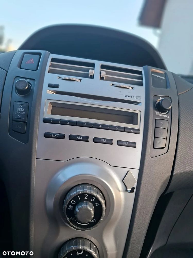 Toyota Yaris - 13