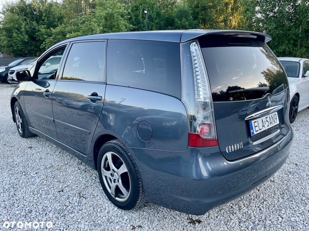 Mitsubishi Grandis 2.4 Inform - 9