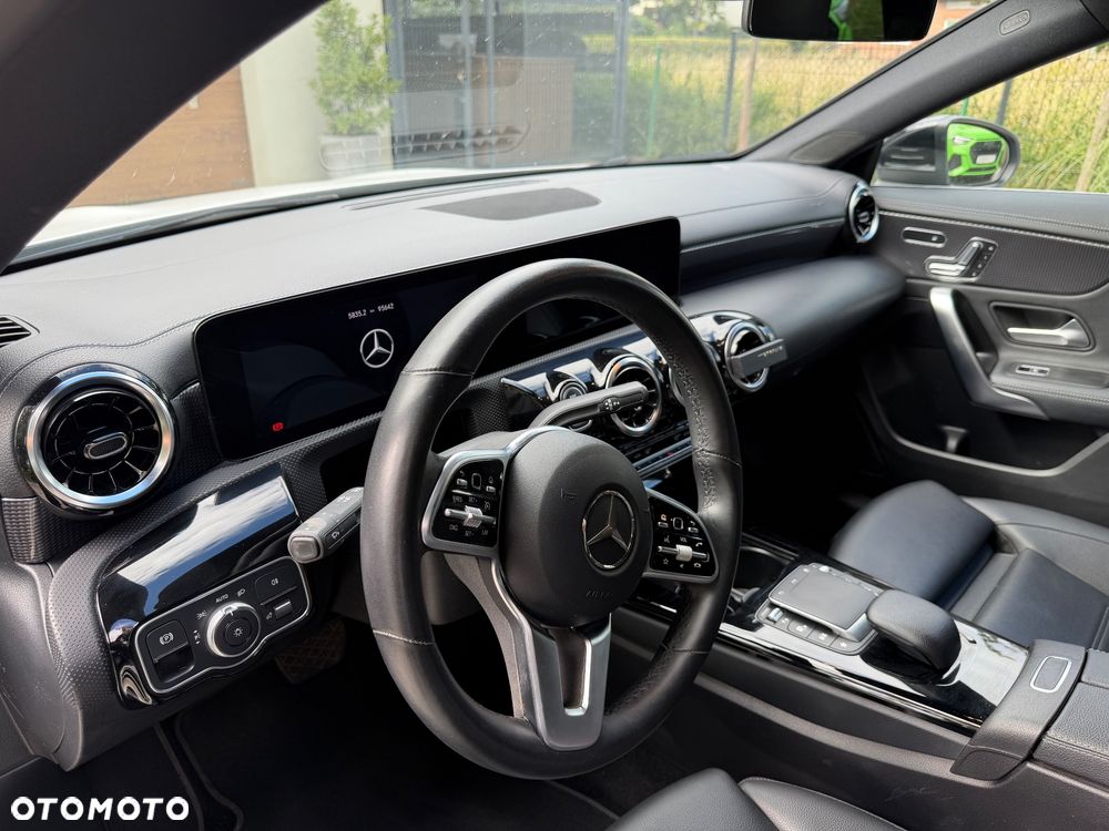 Mercedes-Benz CLA 200 7G-DCT - 9