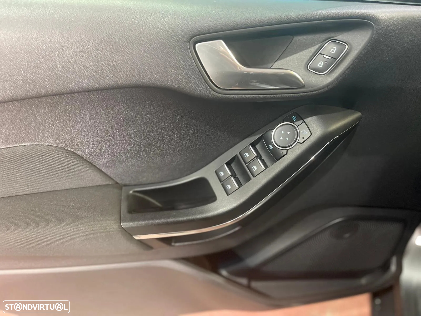 Ford Fiesta 1.0 EcoBoost S&S TITANIUM - 46