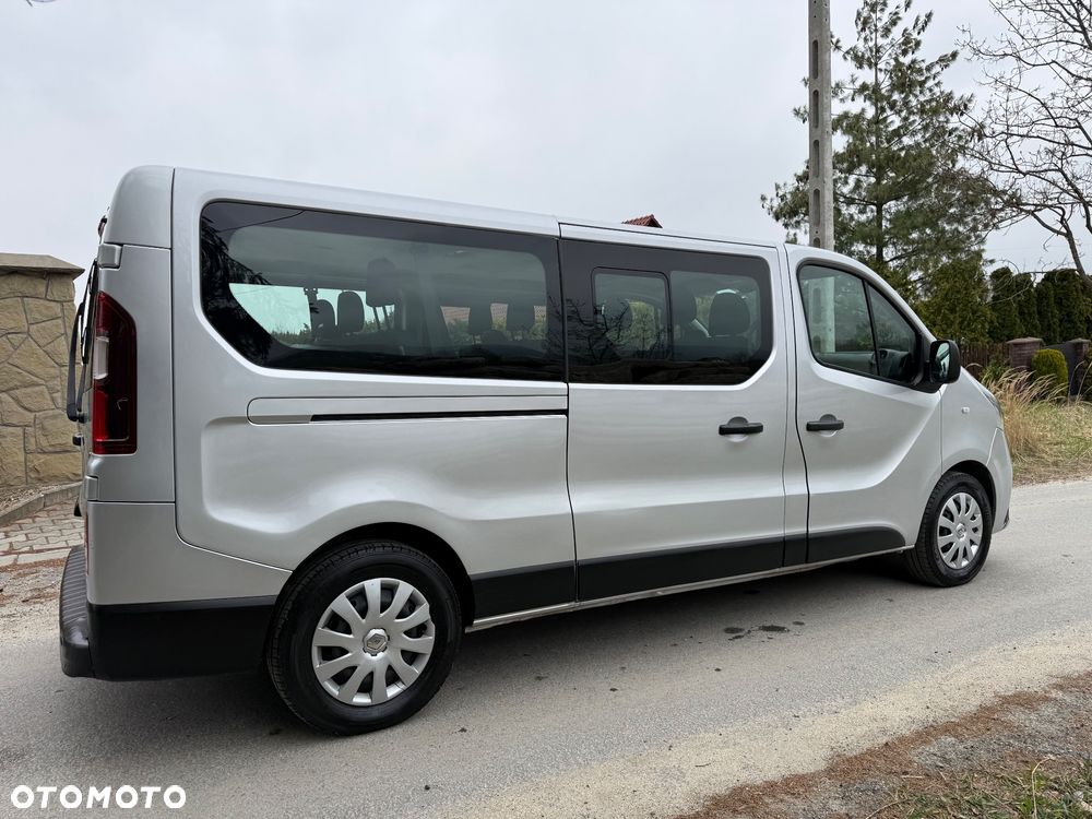 Volkswagen Caravelle - 11