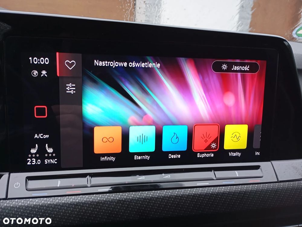 Volkswagen Golf 1.5 eTSI OPF DSG R-Line - 24