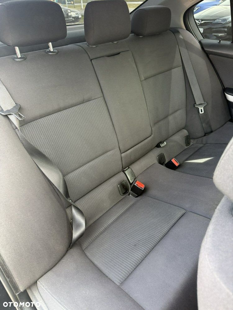 BMW Seria 3 318i Edition Exclusive - 16