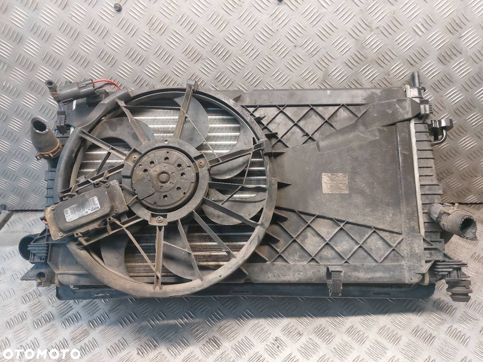 CHŁODNICA WODY KLIMATYZACJI INTERCOOLER WENTYLATORY VOLVO S40 II 1.6 D - 7