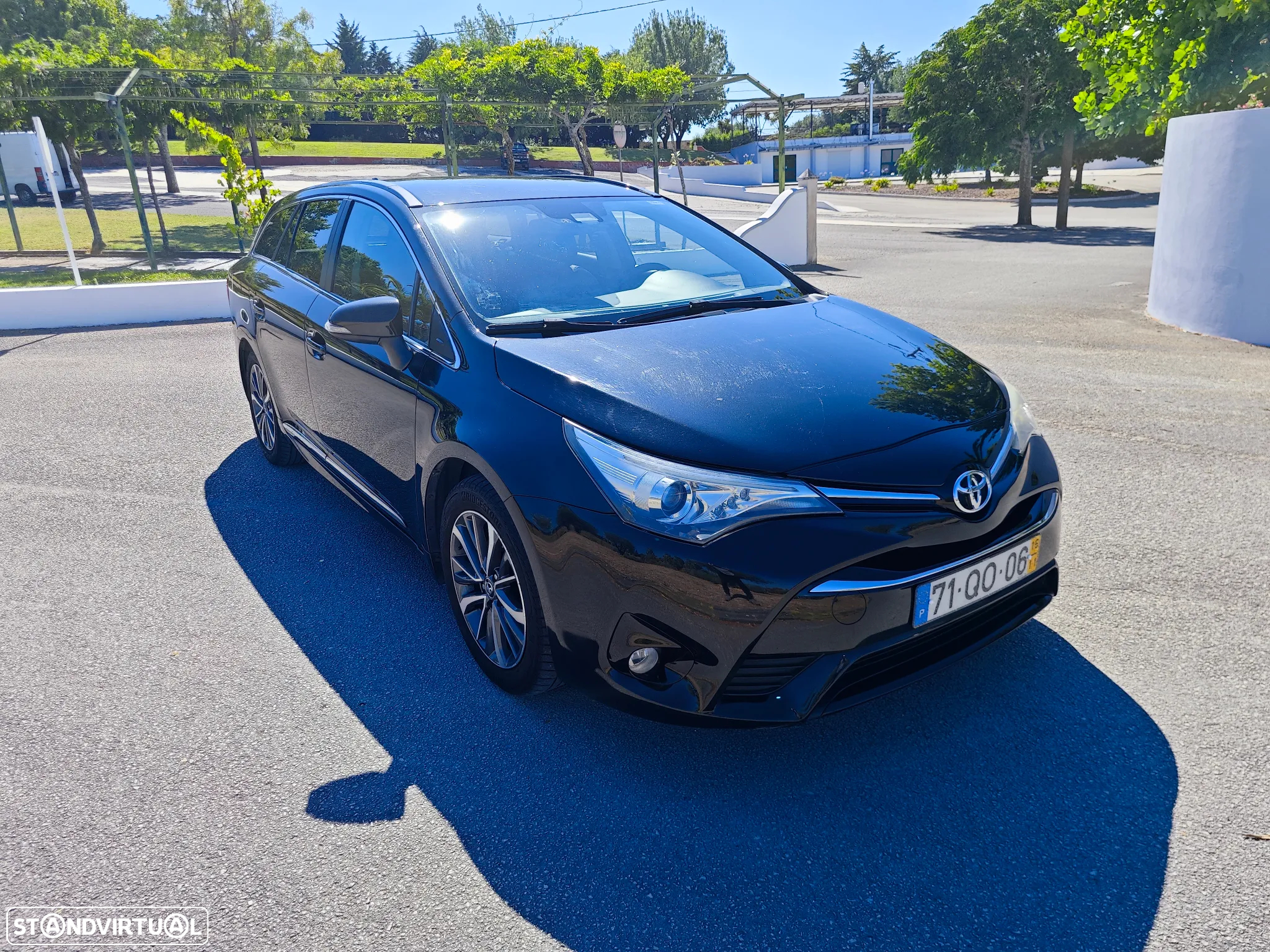 Toyota Avensis Touring Sports 2.0 D-4D Luxury+GPS - 4