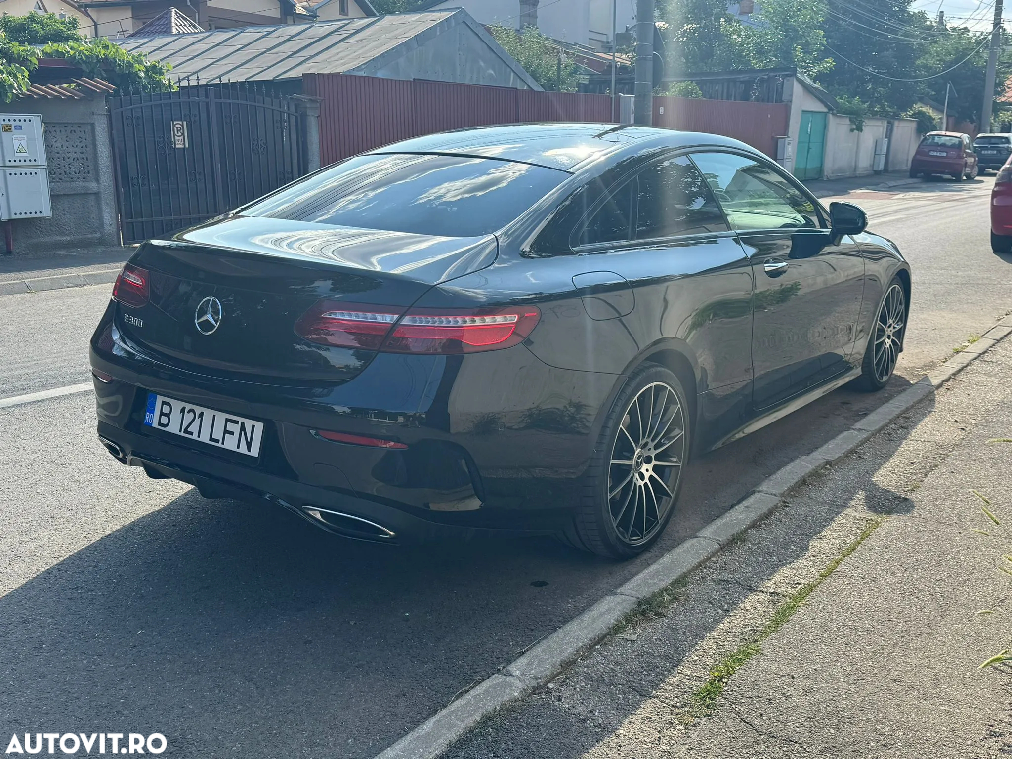 Mercedes-Benz E 300 Coupe 9G-TRONIC AMG Line - 3