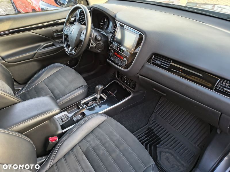Mitsubishi Outlander - 20