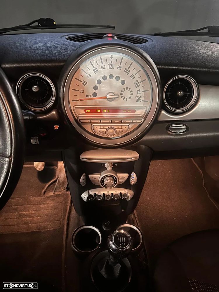 MINI 3 Portas Cooper D - 18