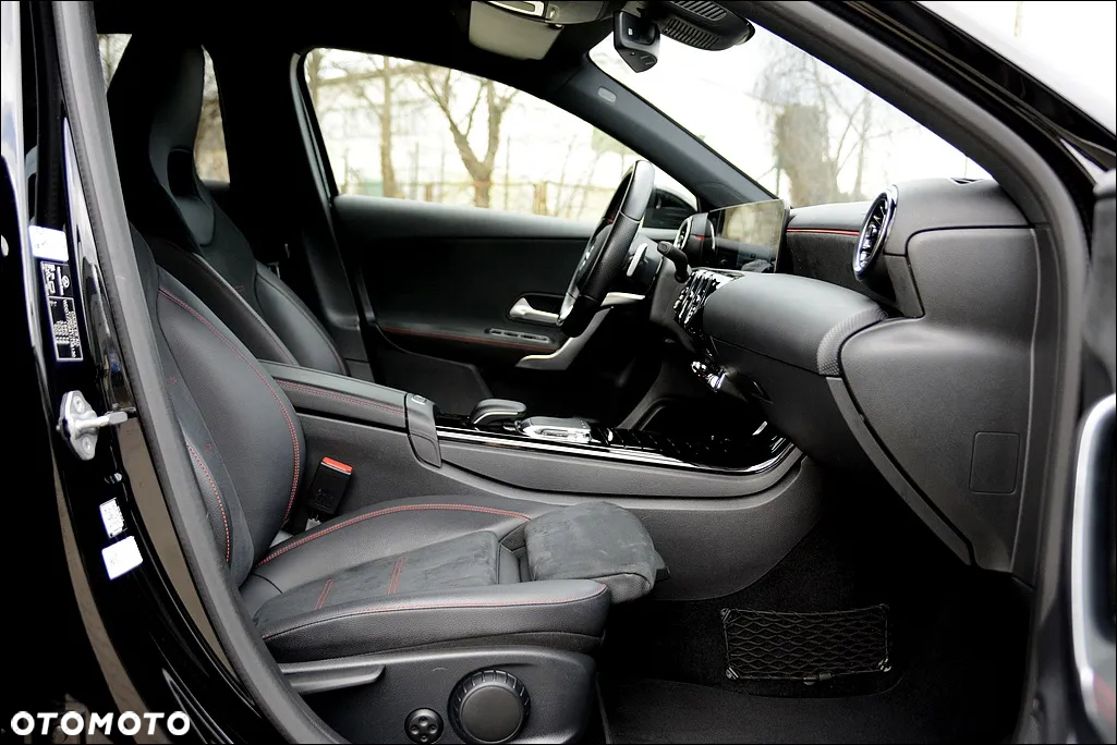 Mercedes-Benz Klasa A 180 AMG Line 7G-DCT - 24