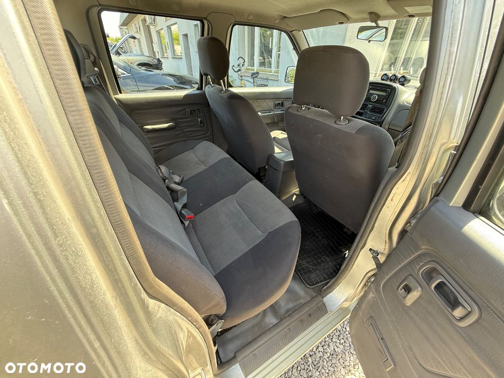 Nissan NP300 Pickup - 10