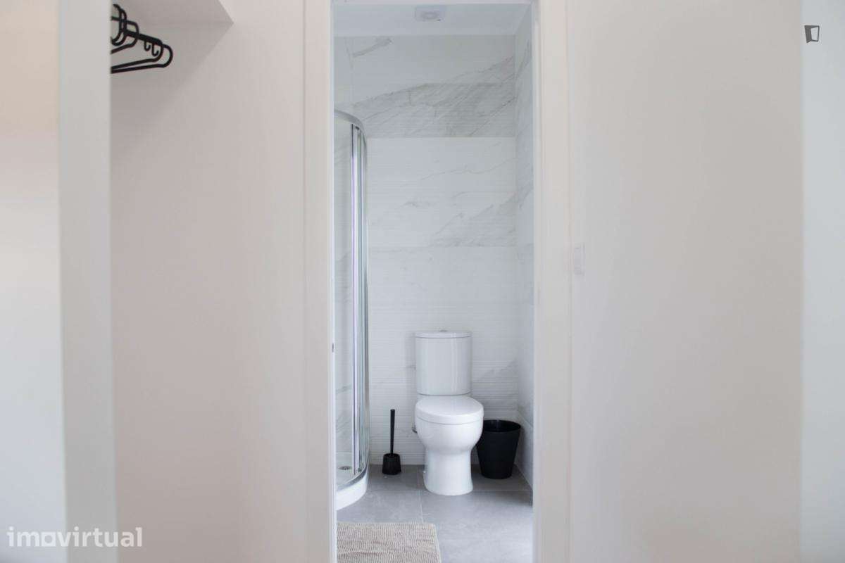Quarto - localizado em Rio Tinto Porto - Grande imagem: 2/20