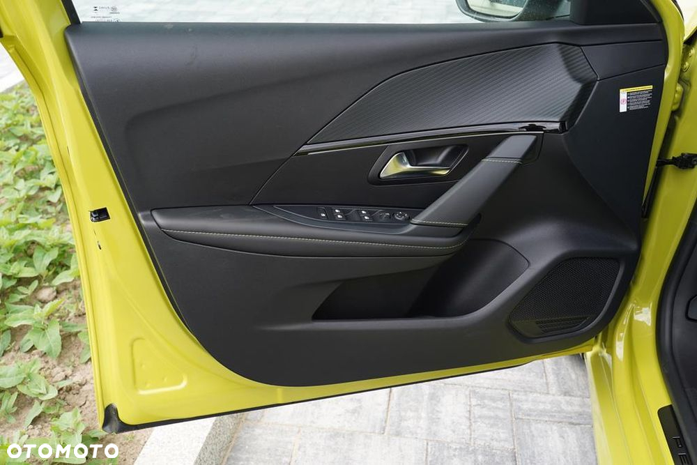 Peugeot 208 1.2 mHEV GT - 10