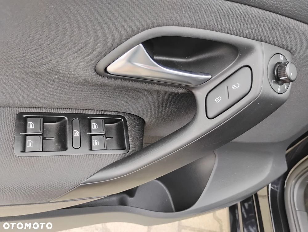 Volkswagen Polo 1.4 16V Comfortline - 19