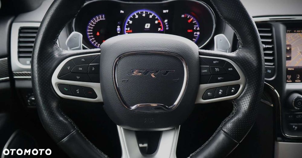 Jeep Grand Cherokee - 23