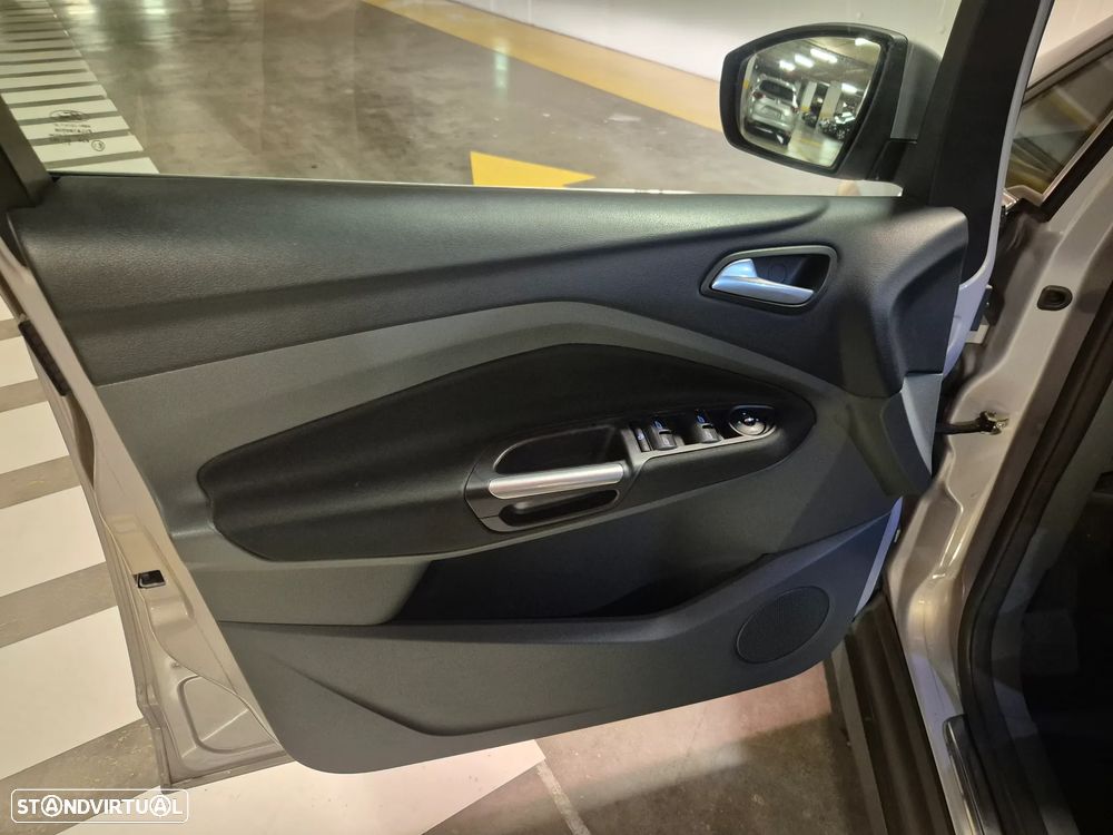 Ford Grand C-Max 1.6 TDCi Titanium - 38