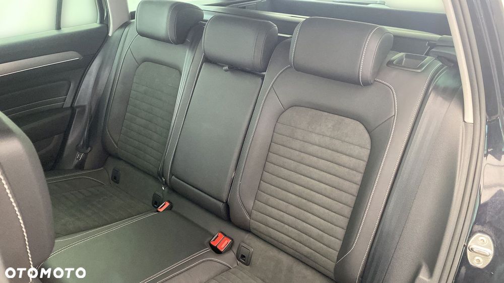 Volkswagen Passat - 12