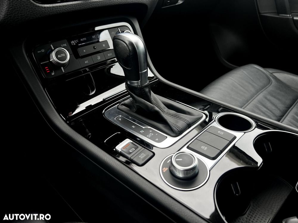 Volkswagen Touareg - 14