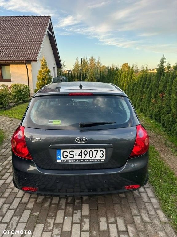 Kia Ceed 2009 photo 2