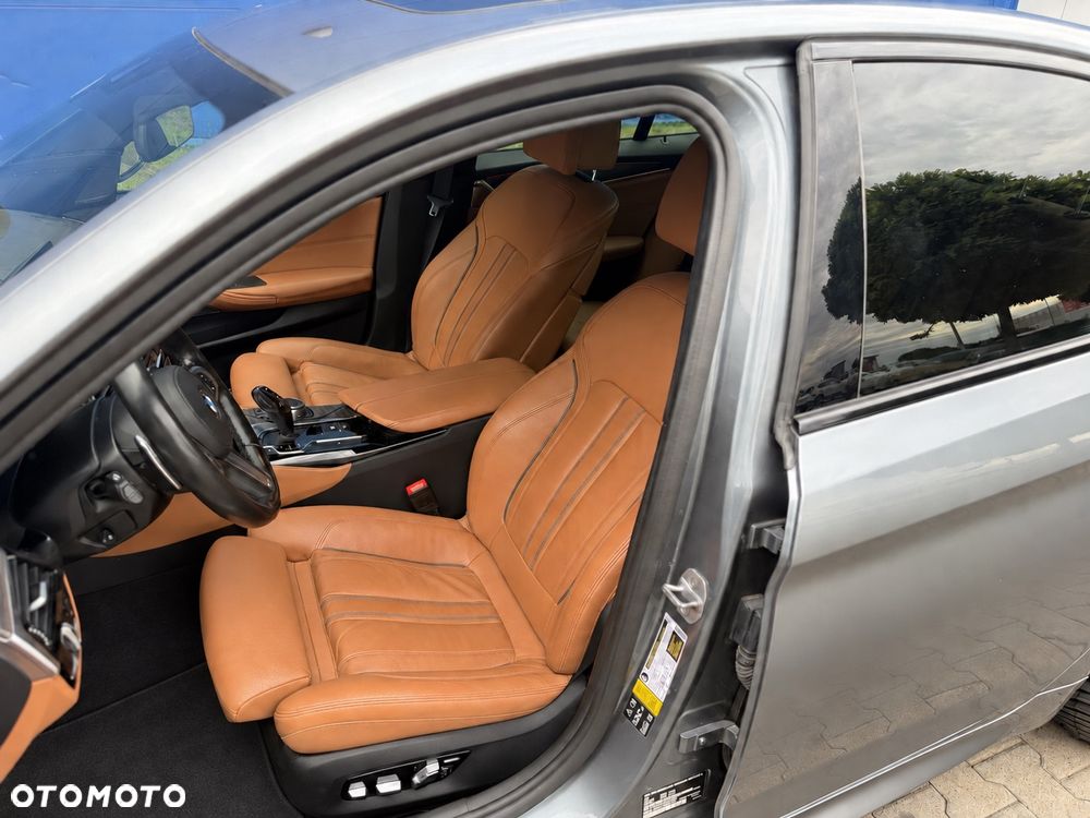 BMW Seria 5 M550i xDrive - 8