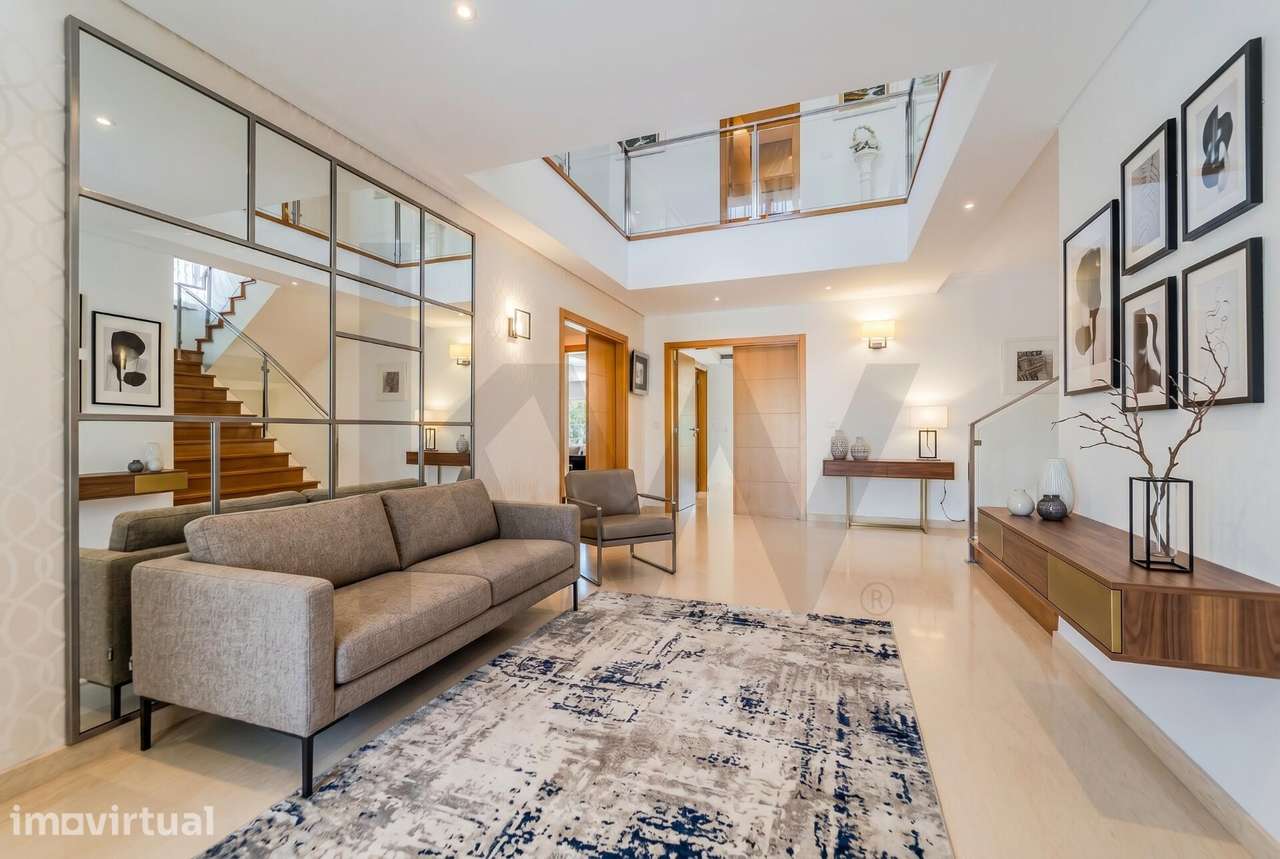 Elegante Moradia de construção tradicional T6 em zona Premium - Grande imagem: 2/31