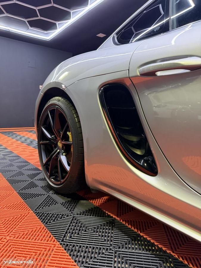 Porsche 718 Cayman - 28