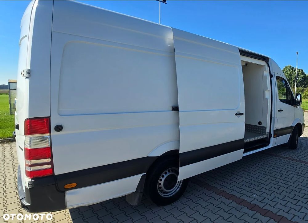 Mercedes-Benz Sprinter - 21
