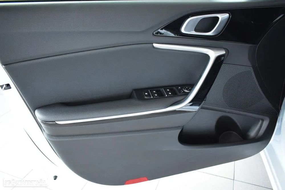 Kia Ceed SW 1.6 CRDi MHEV Dynamic - 12