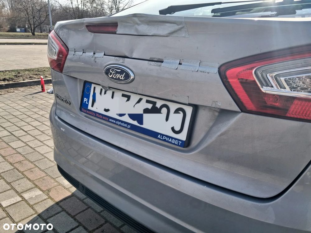 Ford Mondeo 1.6 Ghia - 12