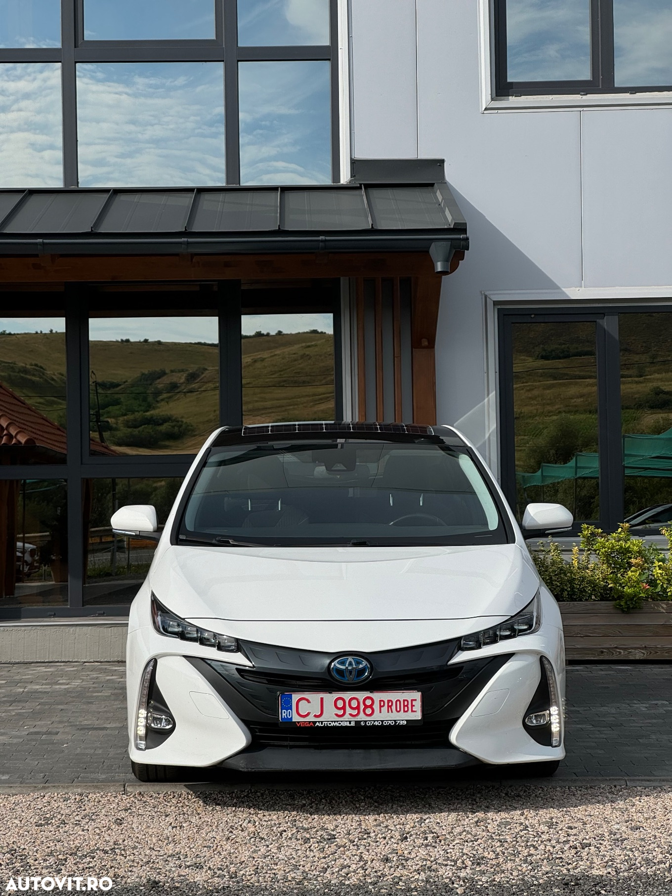 Toyota Prius Plug-in Hybrid Solar - 33