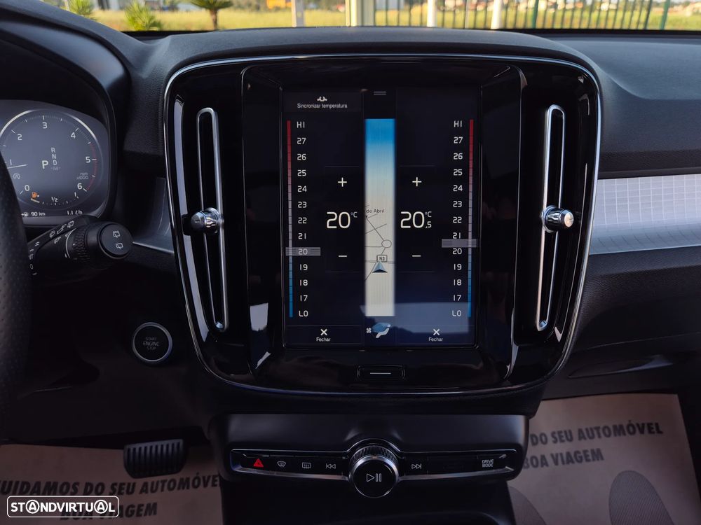 Volvo XC 40 2.0 D4 Momentum Plus AWD - 35