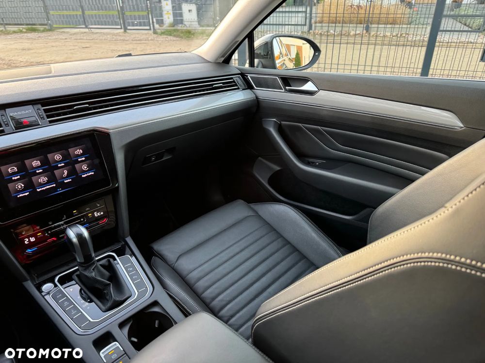 Volkswagen Passat - 32