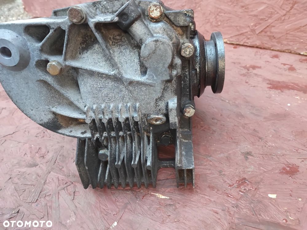 BMW E60 / E61 ORYGINALNY DYFERENCJAŁ TYŁ / DYFER / PRZEKŁADNIA TYŁ DUŻA GŁOWA O PRZEŁOŻENIU 3.46 POD SKRZYNIĘ AUTOMAT I SILNIK M54B30 O NR.  33 10 7 516 882 OEM SPRAWNY W 100% - 23