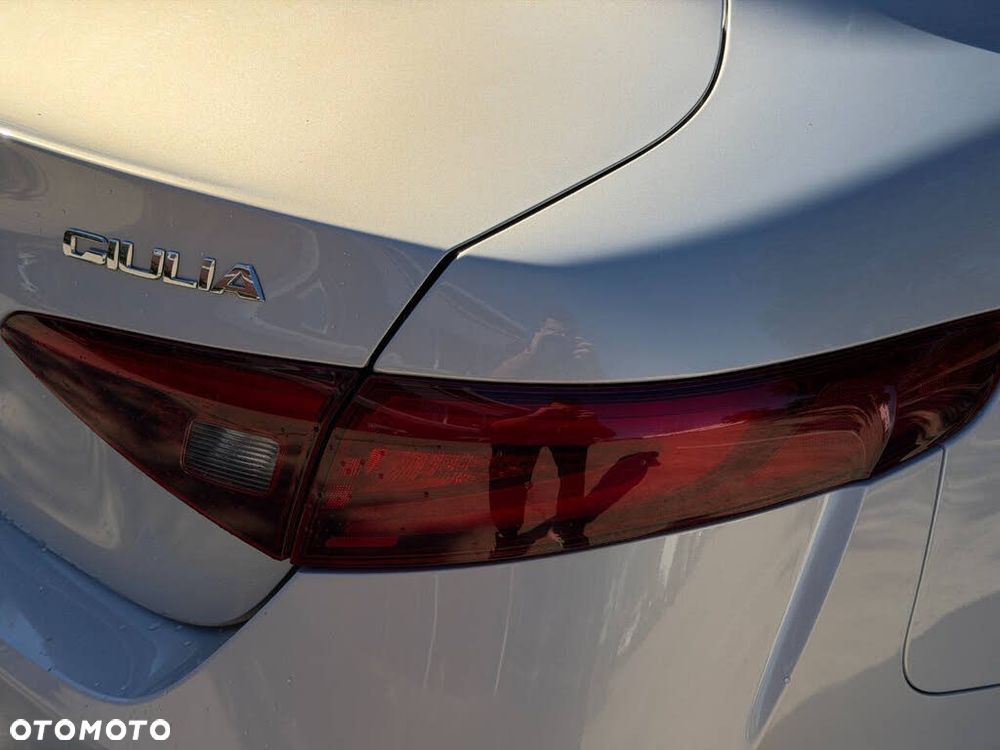 Alfa Romeo Giulia - 8