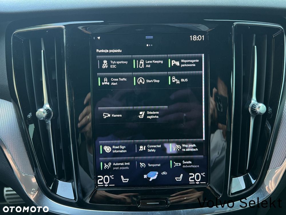 Volvo V60 B5 B AWD R-Design - 19