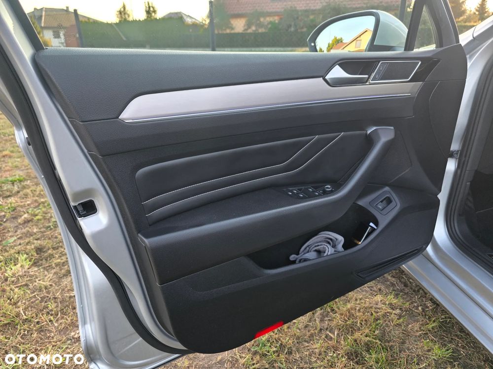 Volkswagen Passat 2.0 TDI SCR Style DSG - 22
