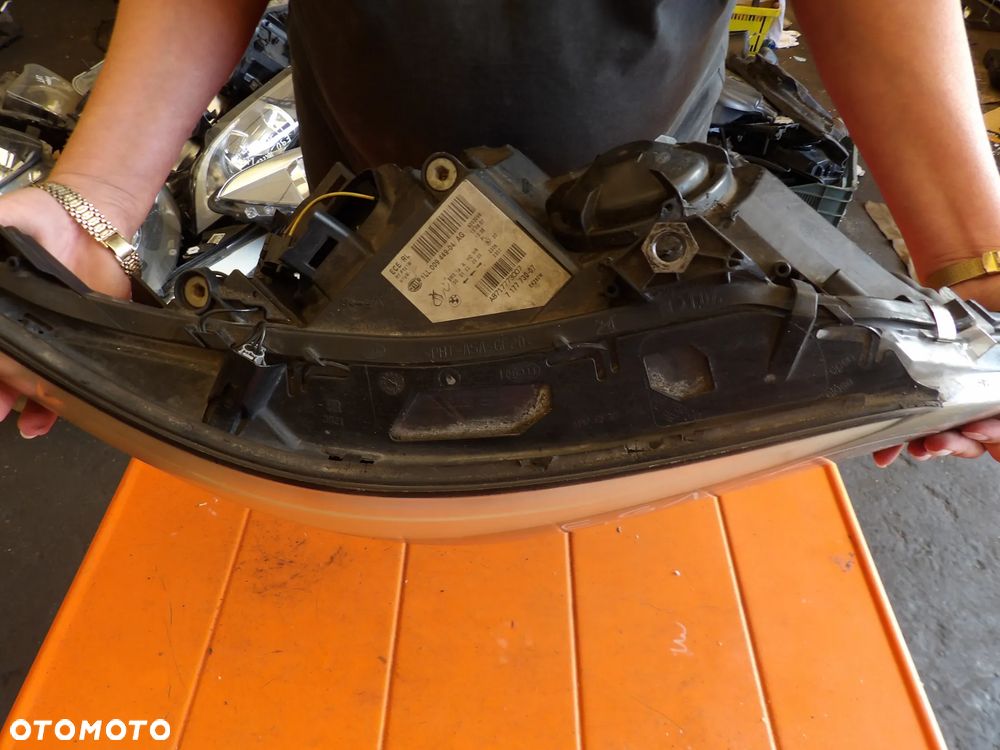 BMW - E60 - LIFT - H7 - PĘKNIĘTE SZKŁO - PRAWA LAMPA PRZEDNIA - UK - 7177730 - 8