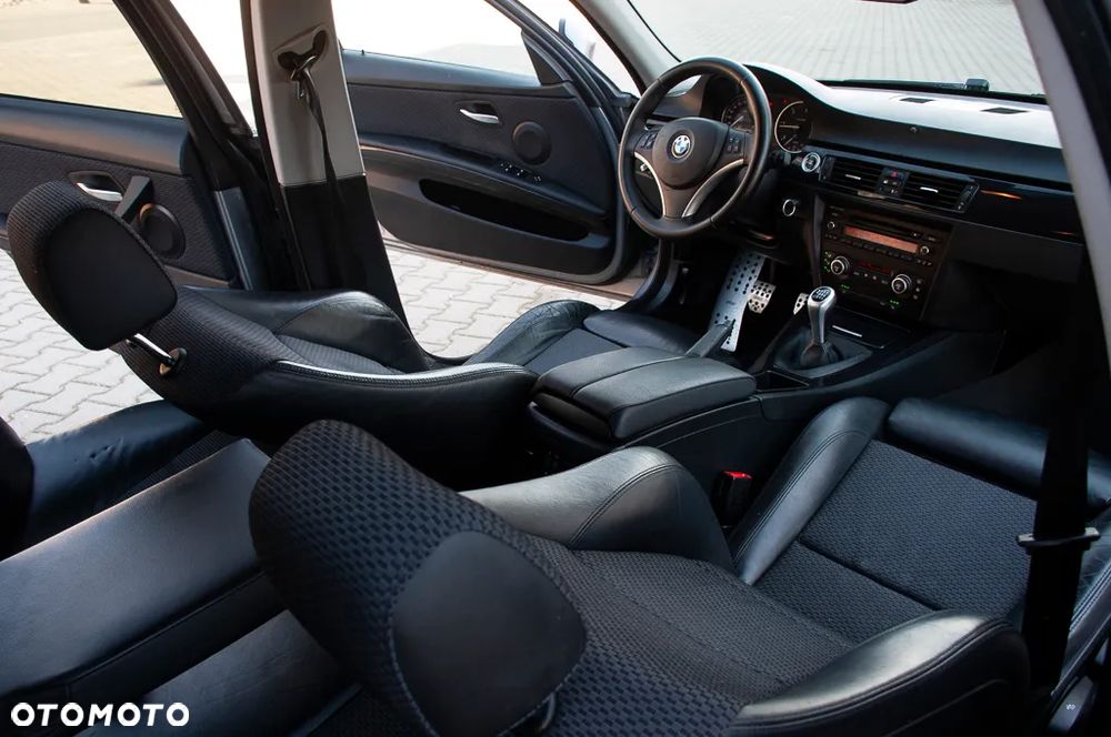 BMW Seria 3 320d - 25