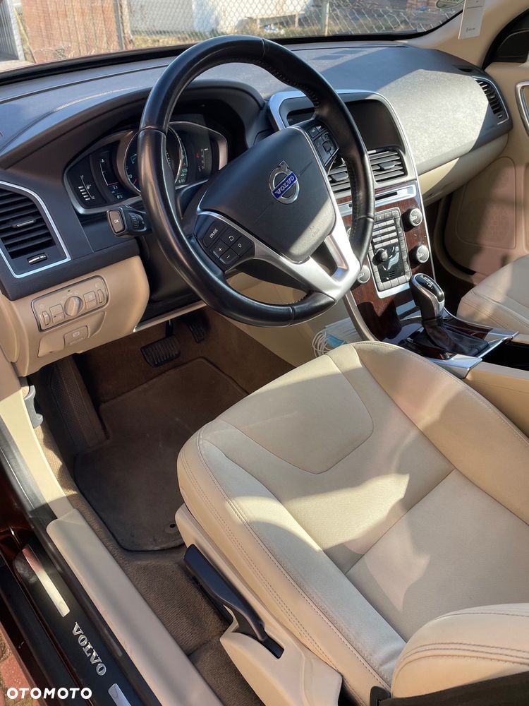 Volvo XC 60 D4 AWD Momentum - 9