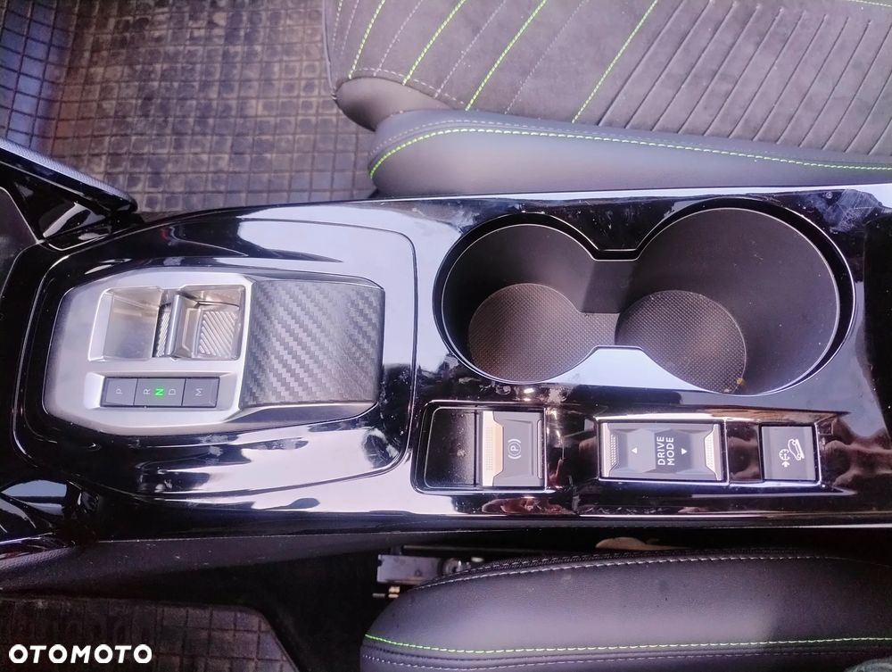 Peugeot 2008 PureTech mHEV GT E-DCS6 - 23