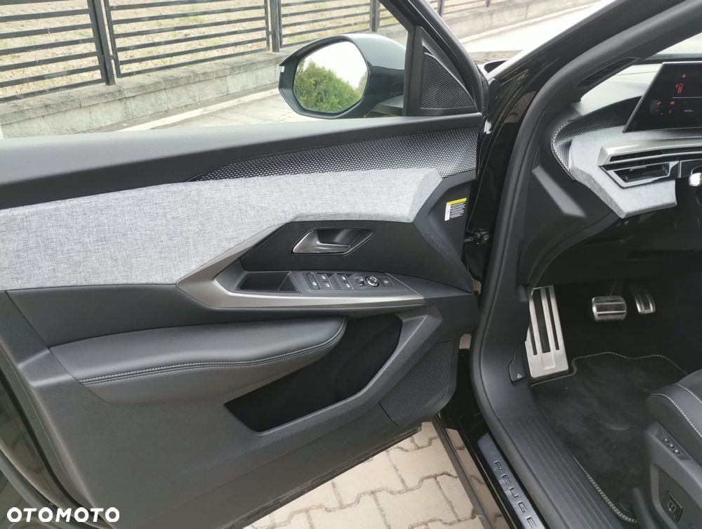Peugeot 5008 1.2 PureTech mHEV GT S&S e-DCS6 - 15