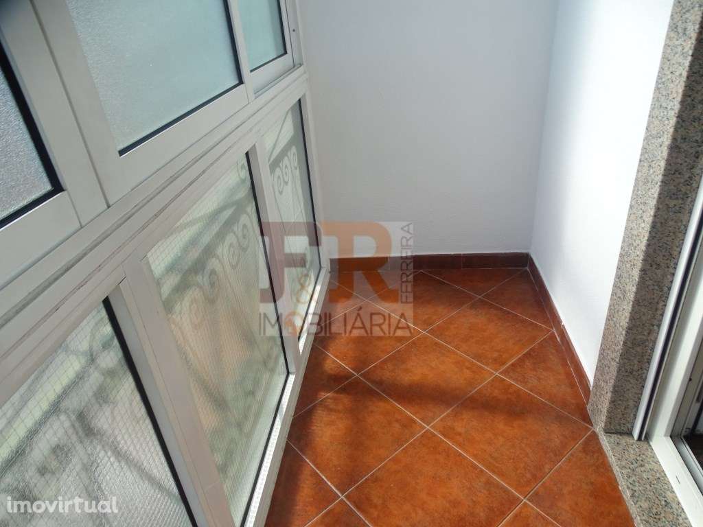 Arrenda-se Apartamento T2 com Arrecadação Individual Quinta do Conde - Grande imagem: 5/33