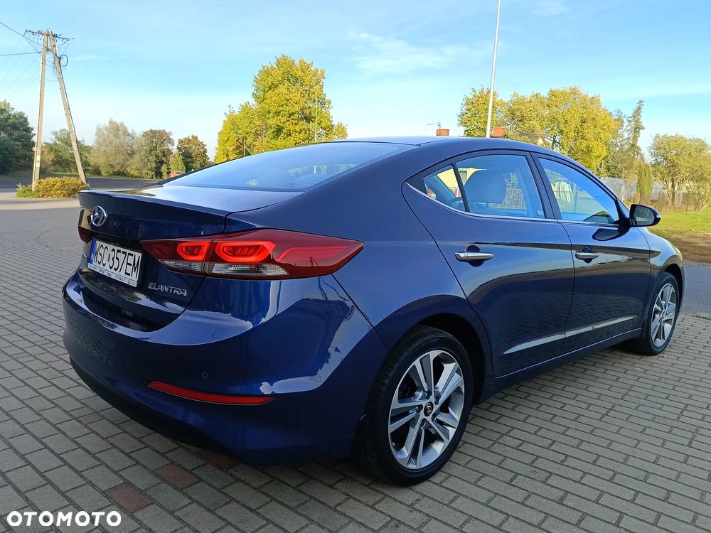 Hyundai Elantra - 9